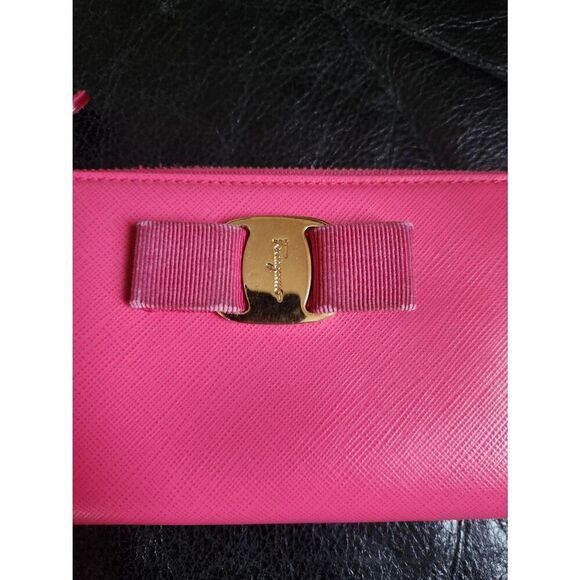 Salvatore Ferragamo Pink Saffiano Leather Vara Bow Zip Continental Wallet - Picture 11 of 11
